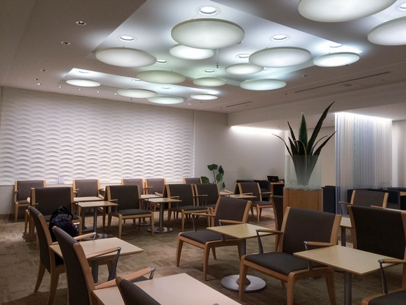 NRT Arrival Lounge 201511 3