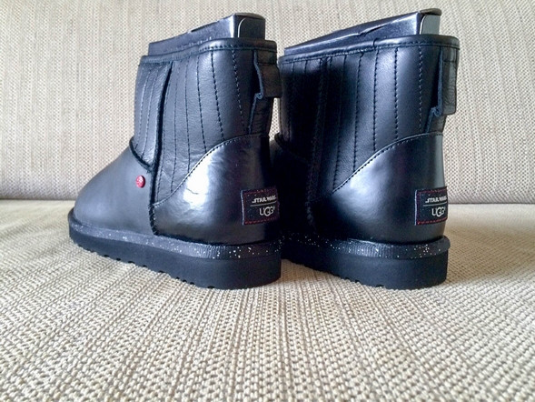 UGG DARTH VADER CLASSIC MINI 201509 3