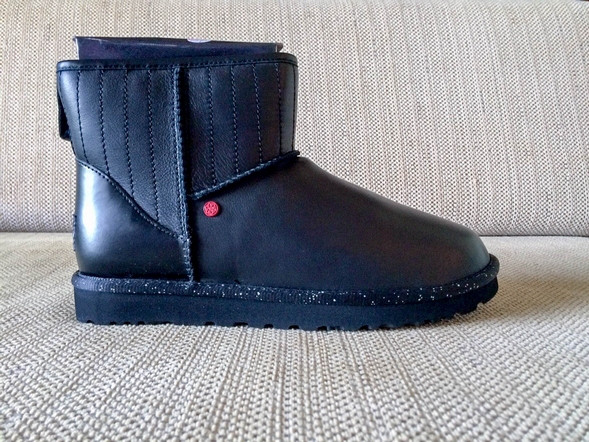 UGG DARTH VADER CLASSIC MINI 201509 2